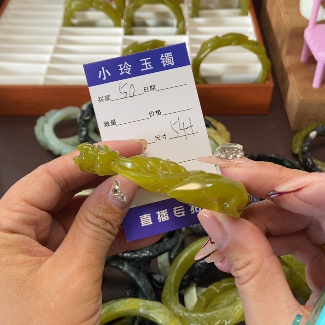 蛇纹石玉手镯未镶嵌