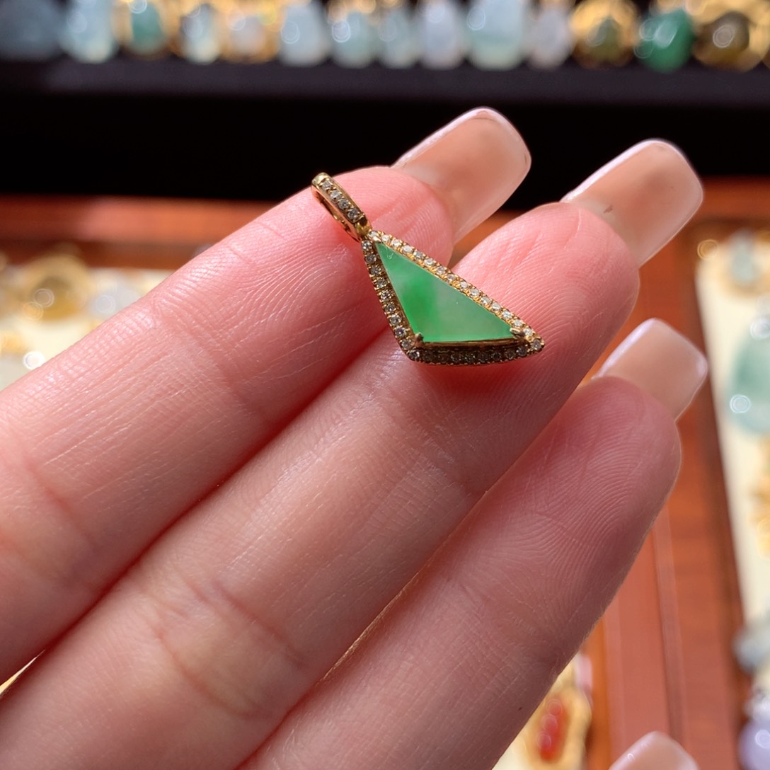 翡翠颈饰18K金镶嵌断****ʸ翡翠