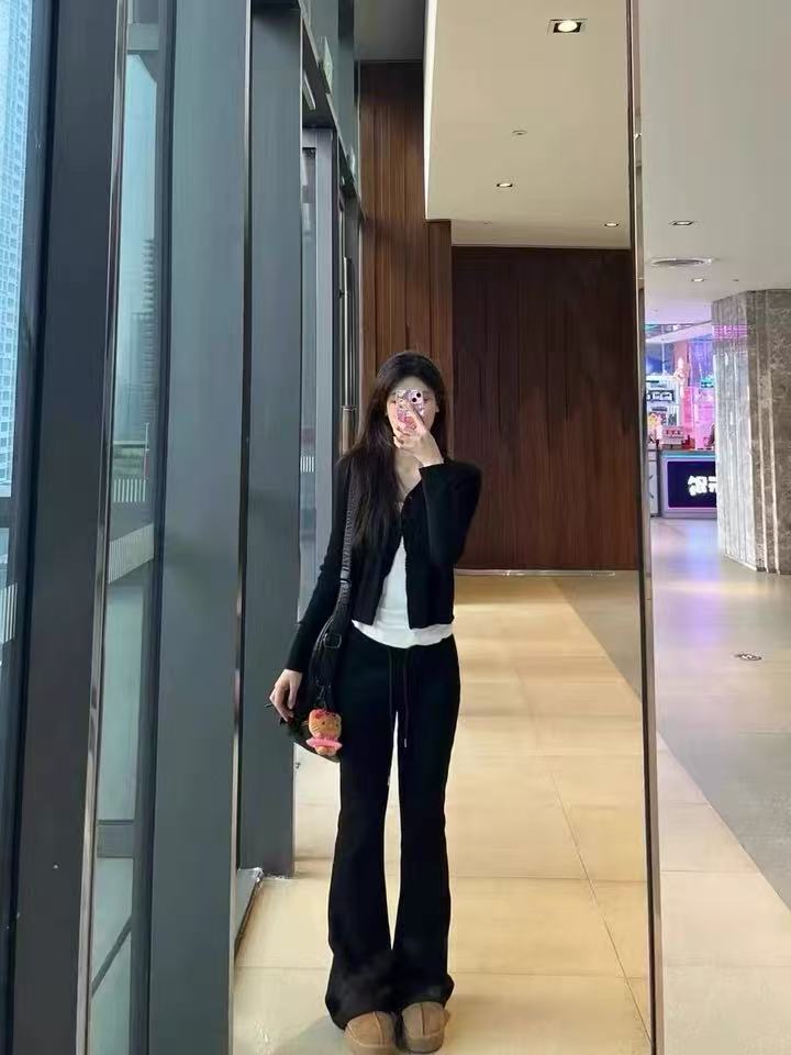 （白）卡米诺精选服饰黑色微喇牛仔裤女2025秋冬款高腰显瘦加绒拖地