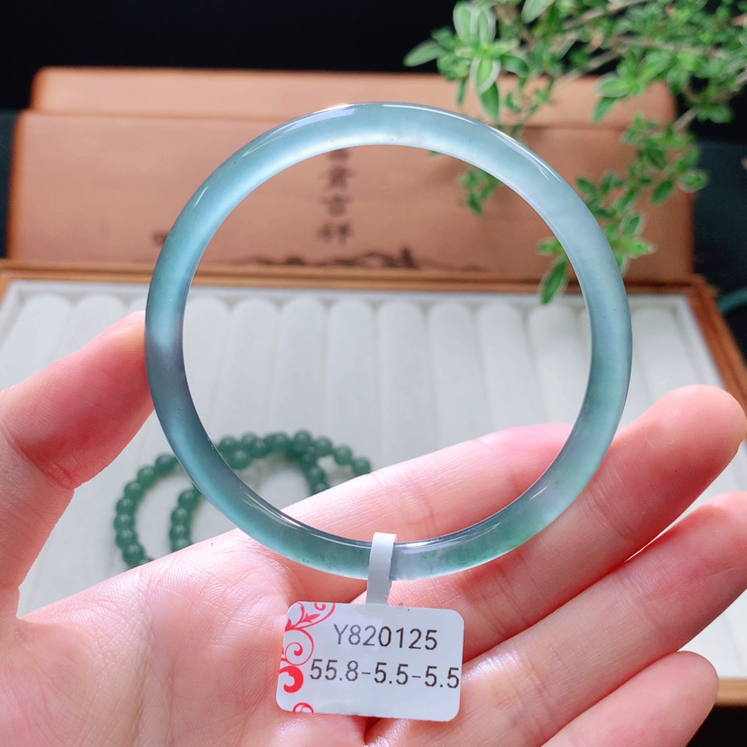 未镶嵌手镯（圆镯）翡翠