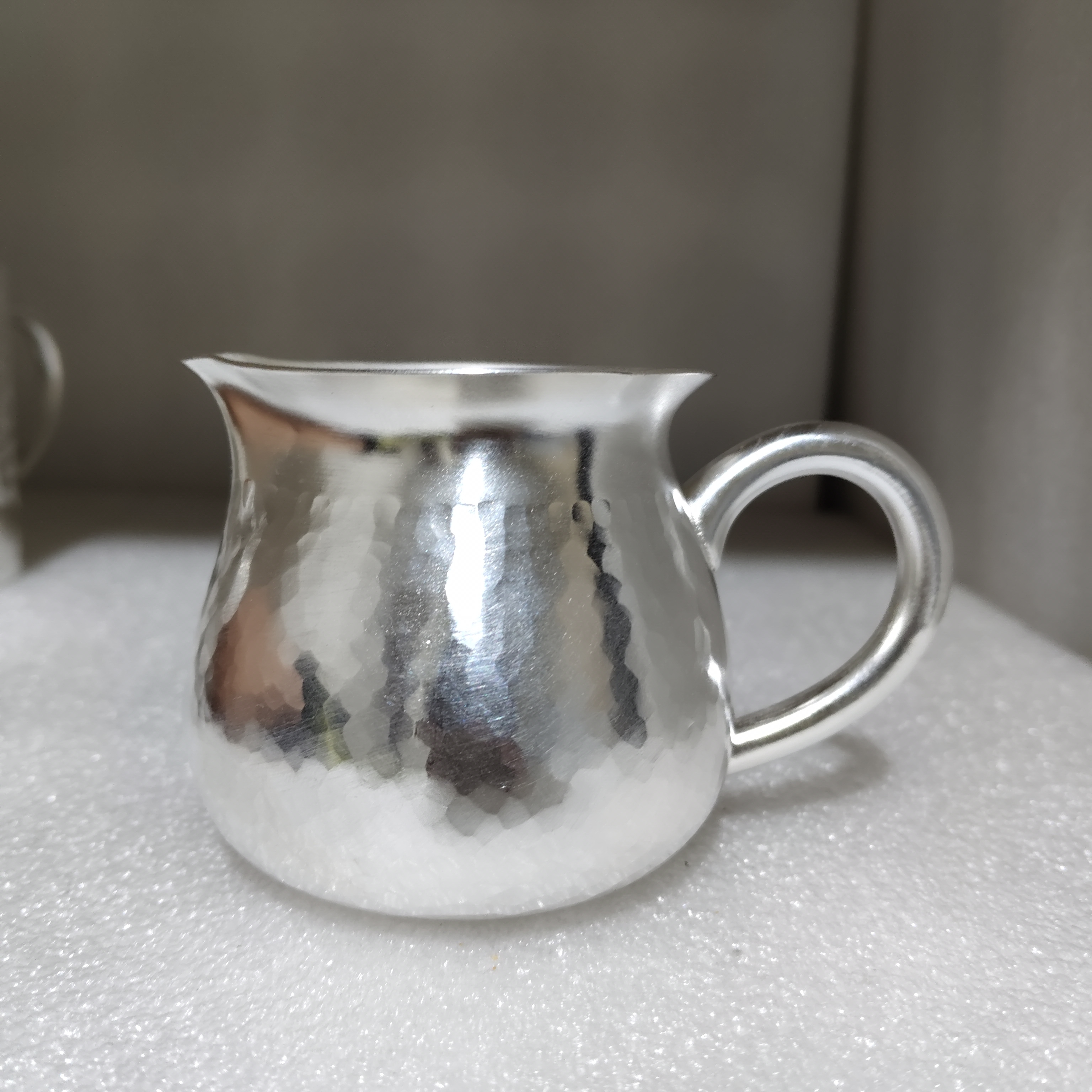 足银999特价锤纹简约款公道杯200容量