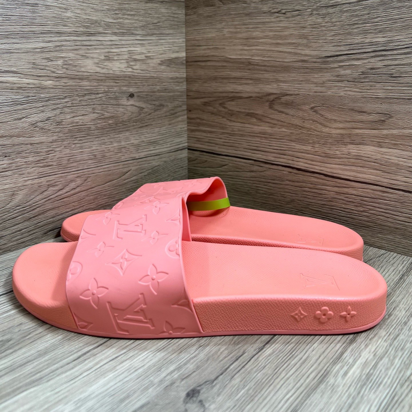 未使用 LouisVuitton/路易威登 楠 LV 粉压纹拖鞋 607804