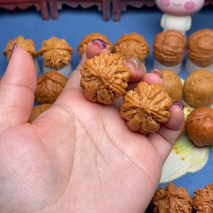 文玩核桃把件金****源粗筋