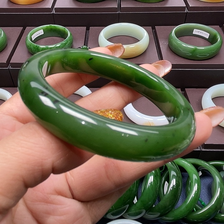 和田玉（碧玉）未镶嵌手镯