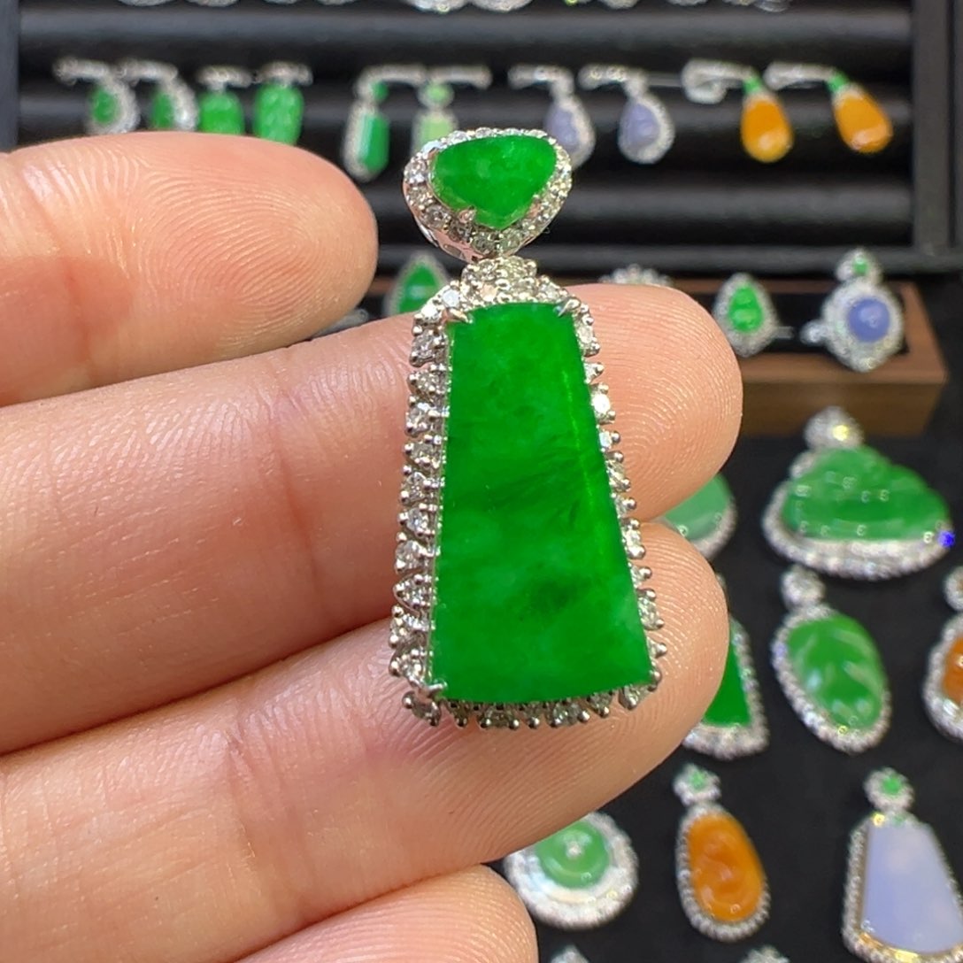 翡翠颈饰18K金镶嵌收货48小时鉴赏期