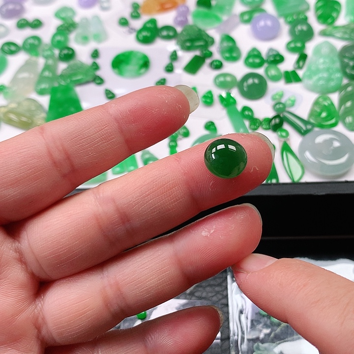 翡翠颈饰未镶嵌翡翠