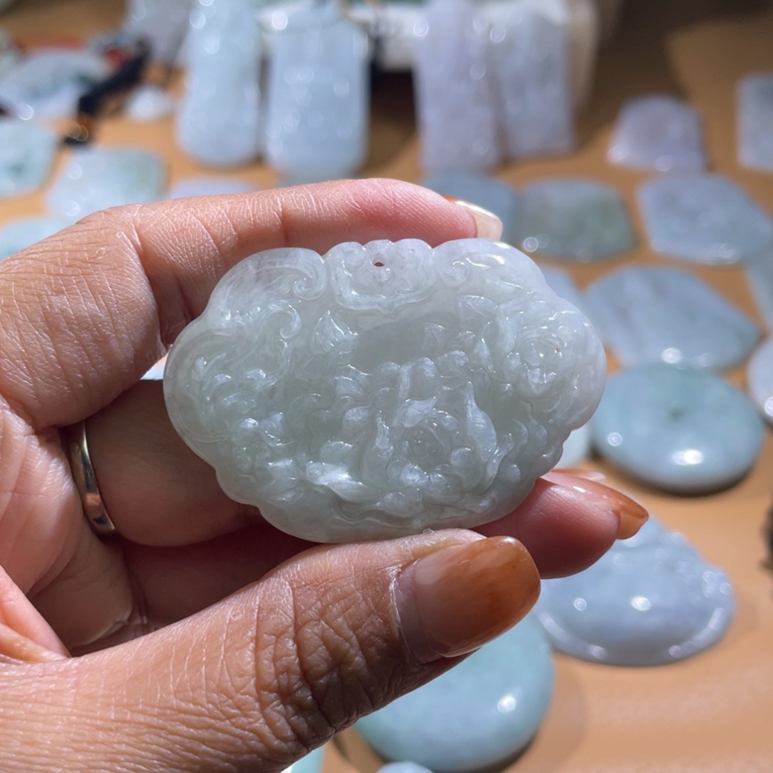 翡翠未镶嵌颈饰花开富贵