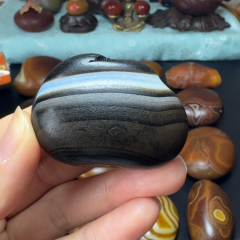 七***后石材原石桌面摆件