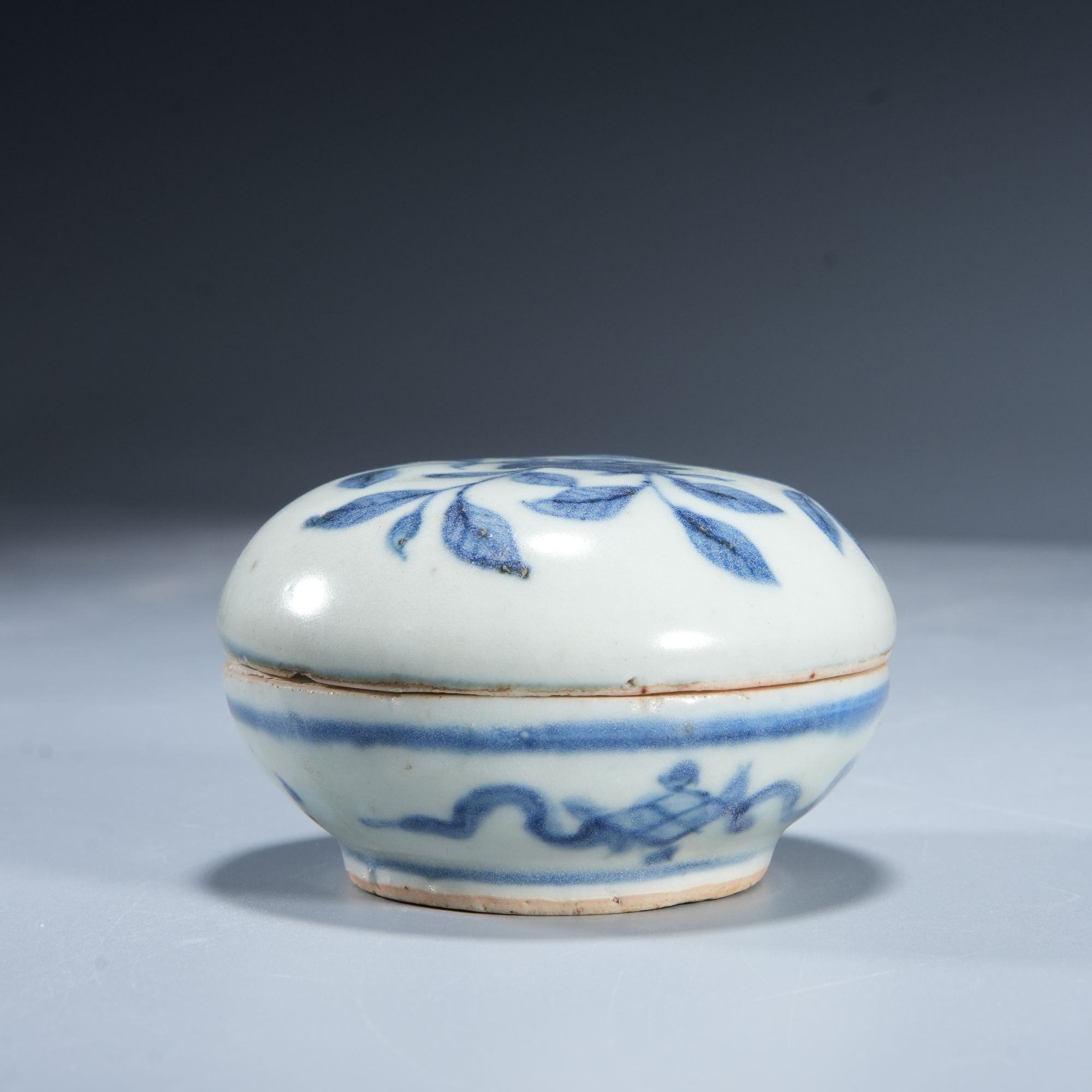 h194/明代 青花折枝花卉纹盖盒​【华豫之门甄选】