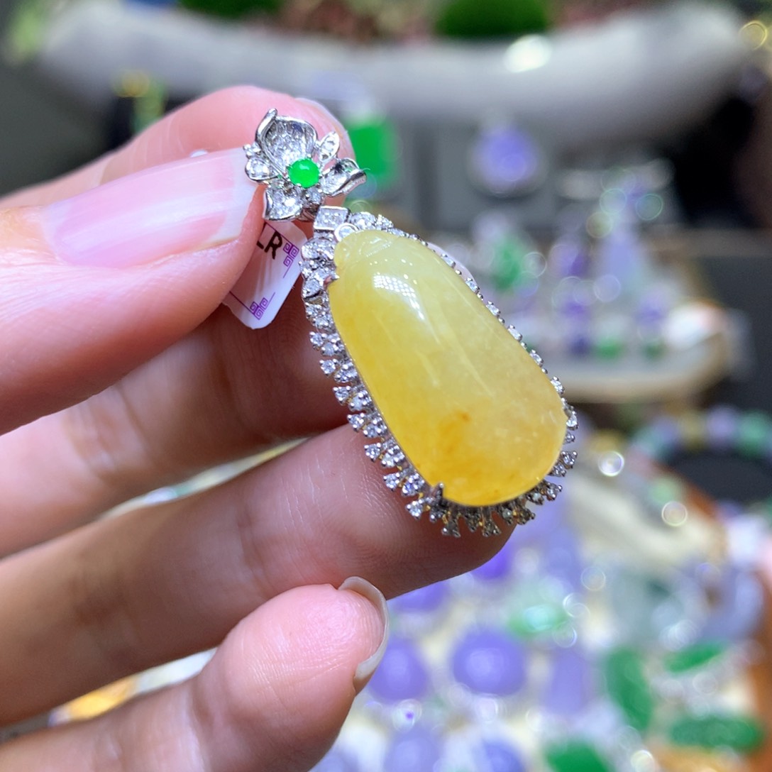 【闪购商品】翡翠颈饰18K金镶嵌翡翠吊坠项链