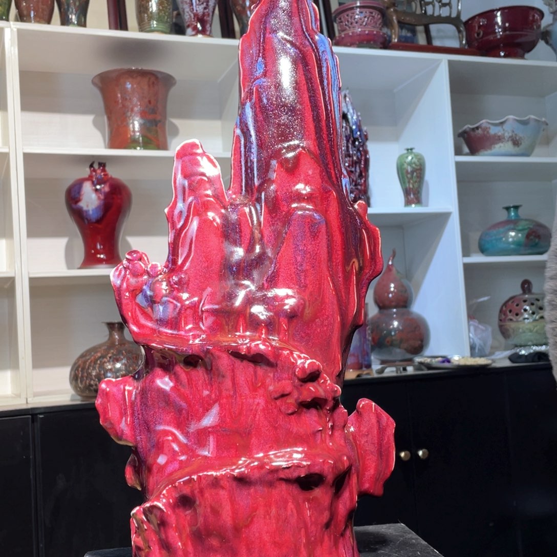 钧瓷瓶身的装饰是一