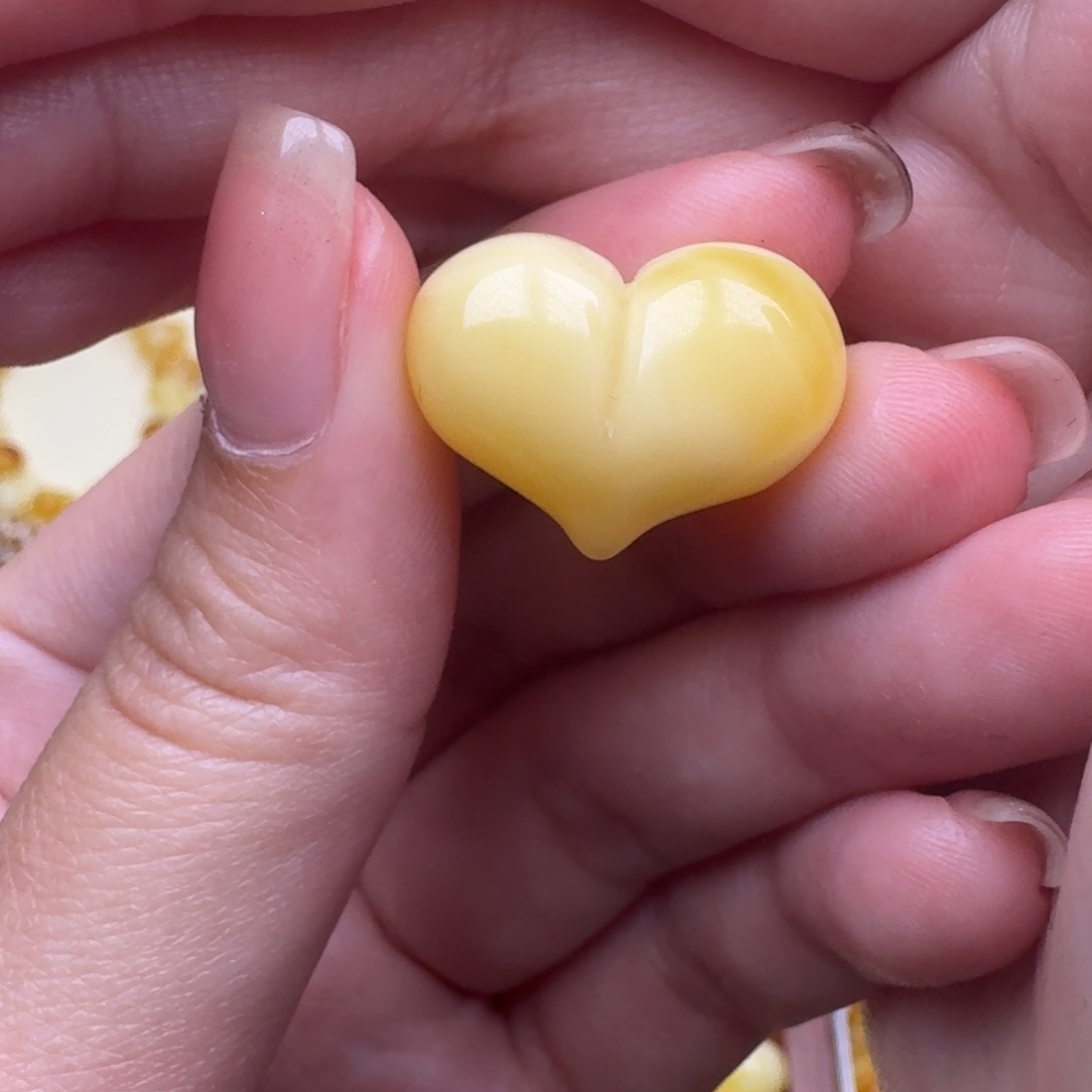 琥珀未镶嵌裸石3号