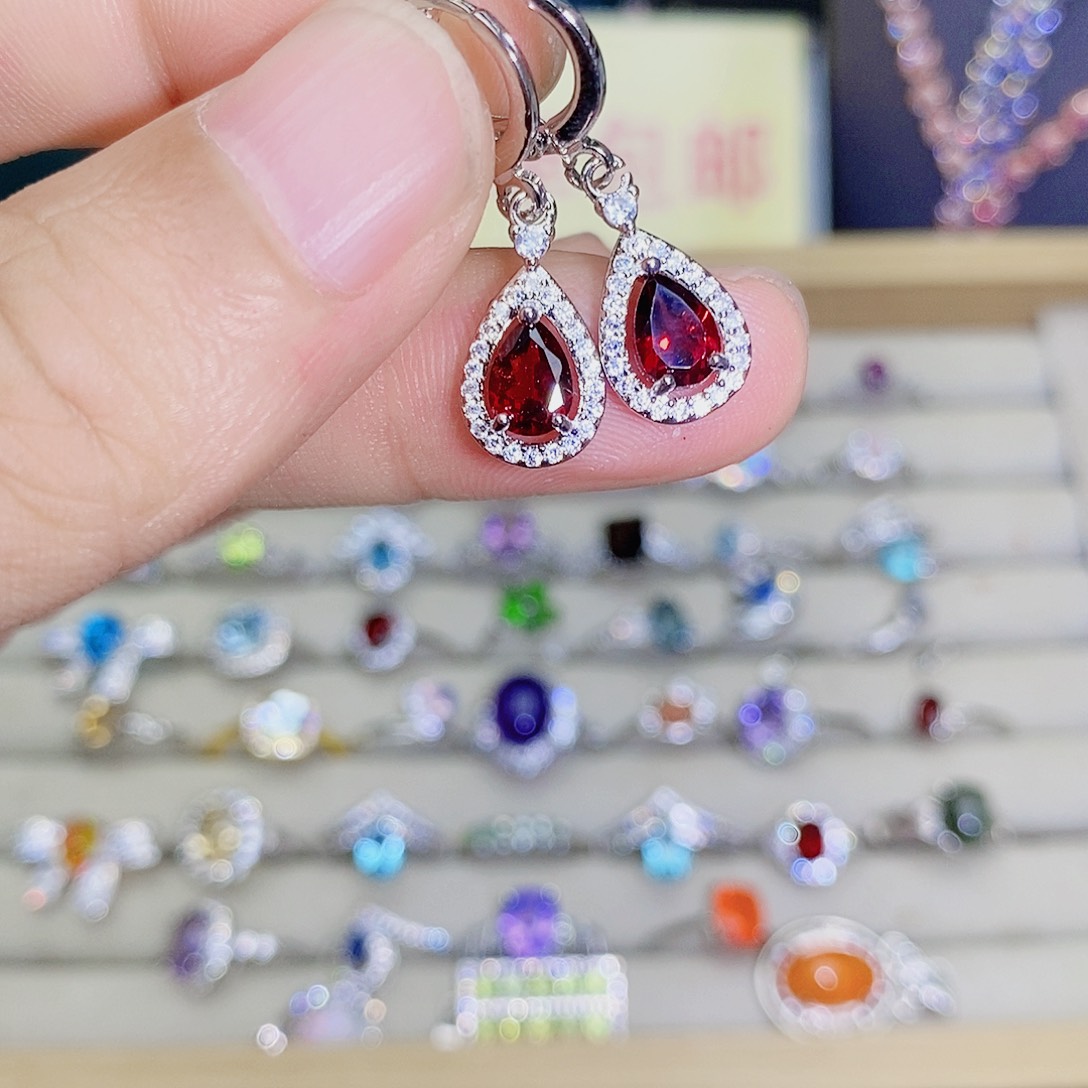 石榴石耳饰未镶嵌