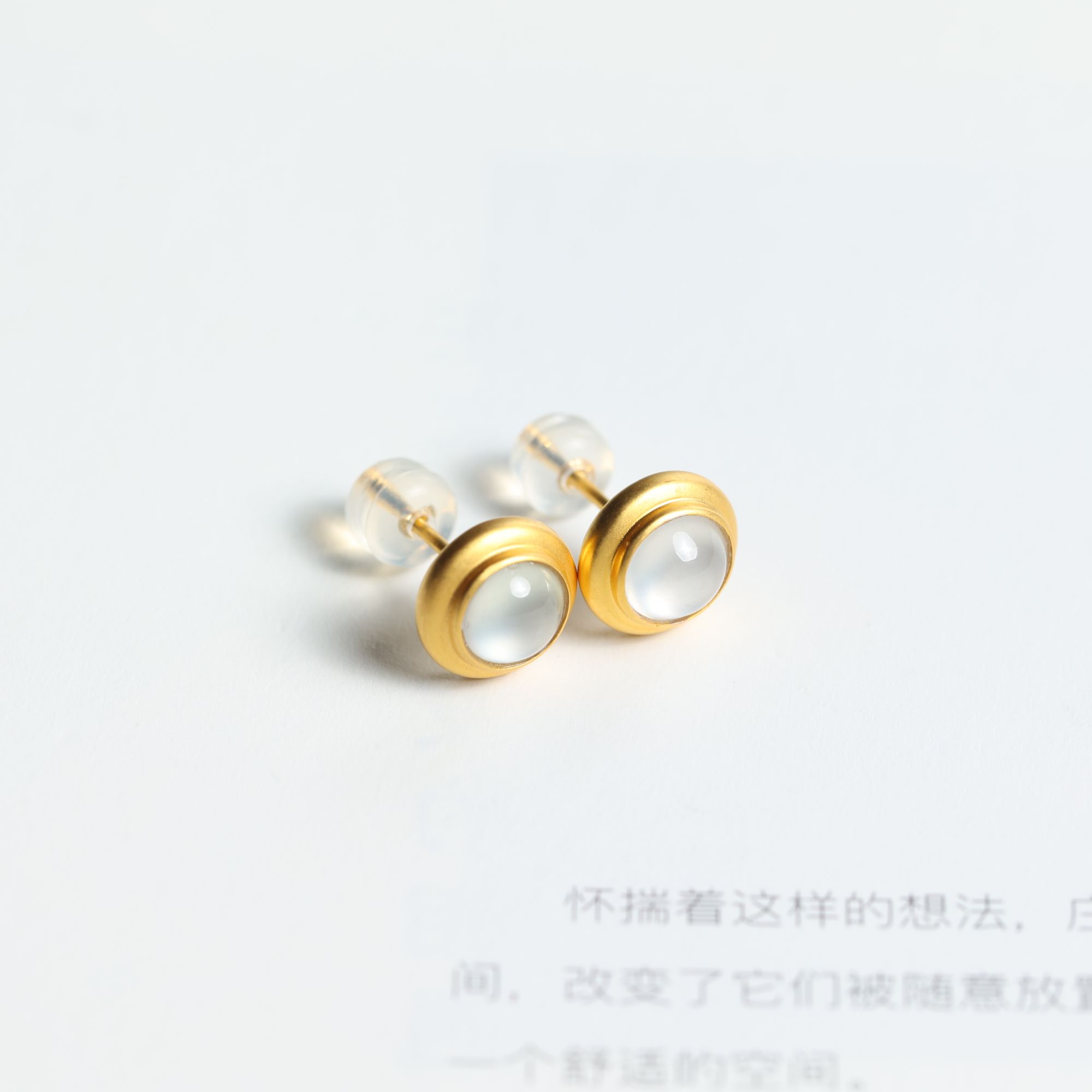 【庄家】珠宝系列 18K镶嵌玻璃冰白月光翡翠耳饰 