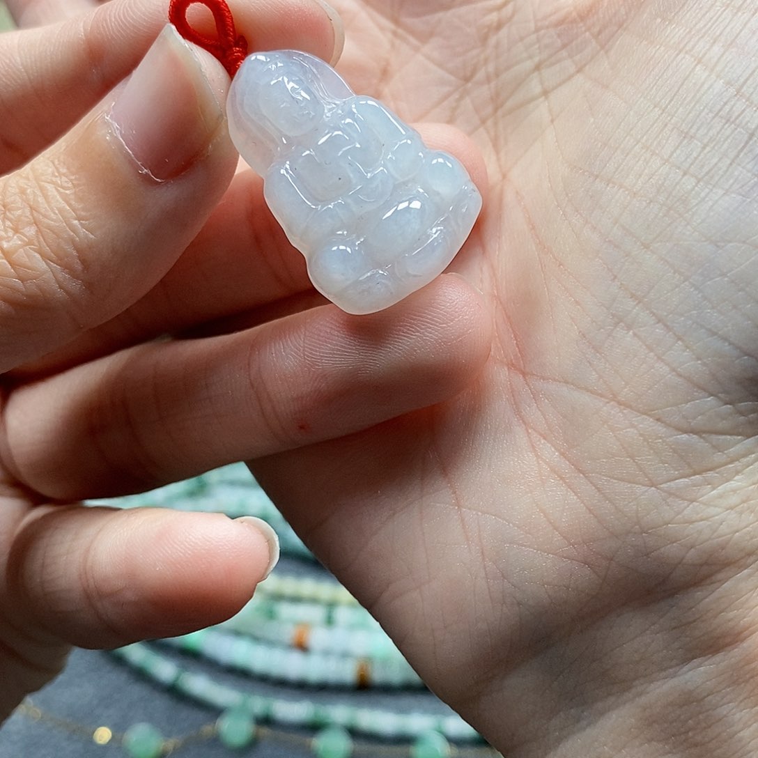 翡翠颈饰未镶嵌闪