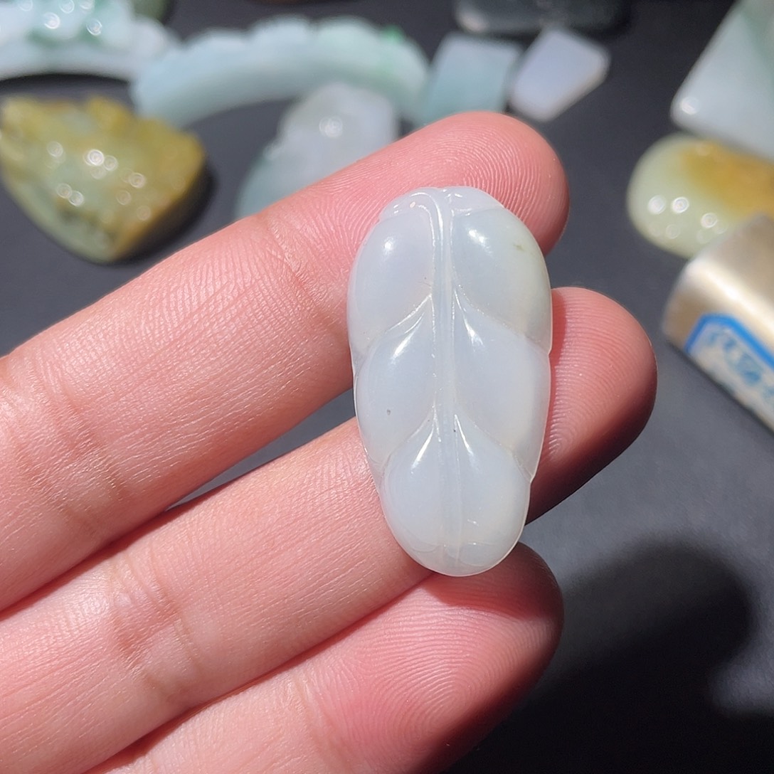 翡翠未镶嵌颈饰大叶造成