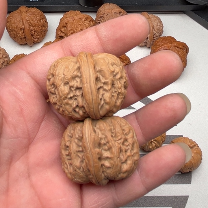 文玩核桃把件元宝