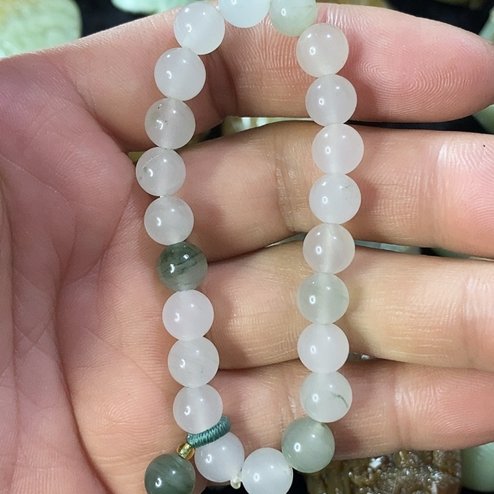 定制透闪石质玉未镶嵌手串