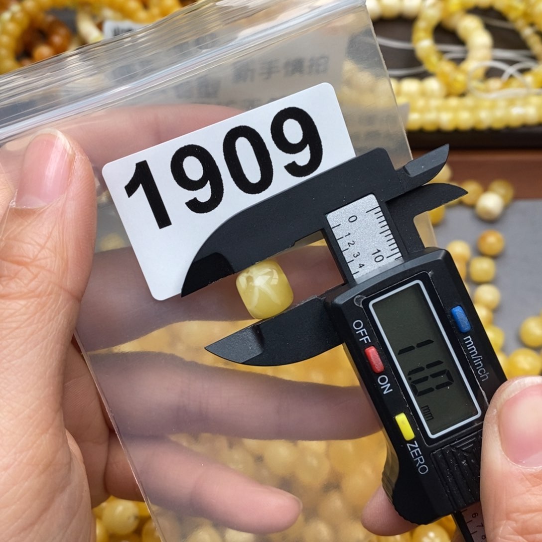 蜜蜡珠宝奇石未镶嵌