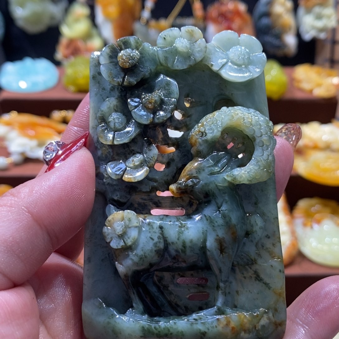 蛇纹石玉颈饰未镶嵌