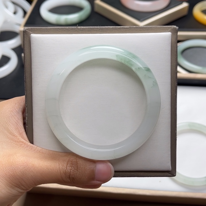 石英质玉手镯未镶嵌爱***粉