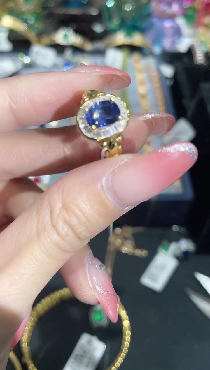 18K金镶嵌天然蓝宝石戒指