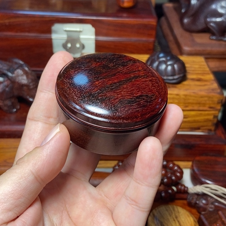 檀香紫檀（小叶紫檀）圆盒