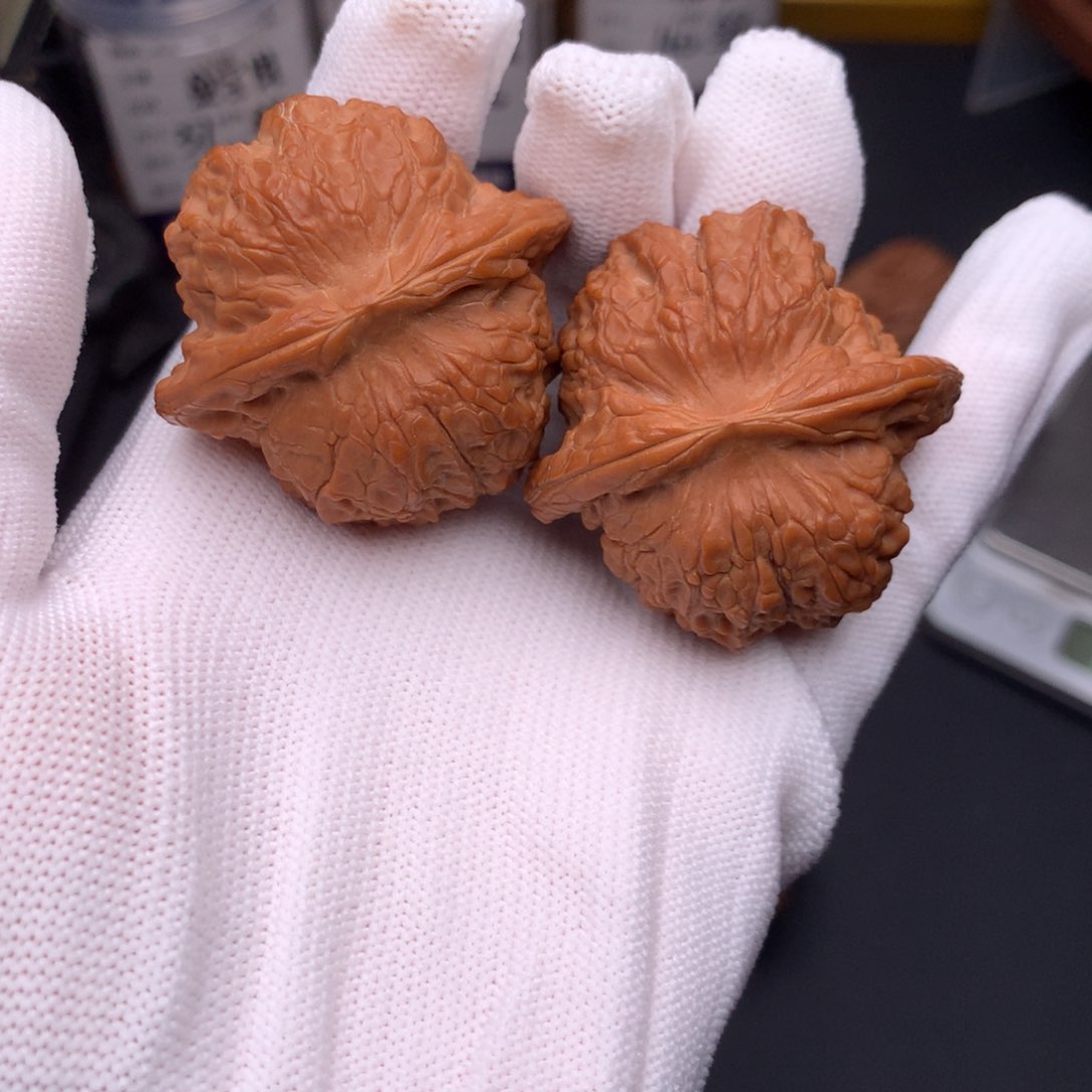 文玩核桃吊坠43血麒麟