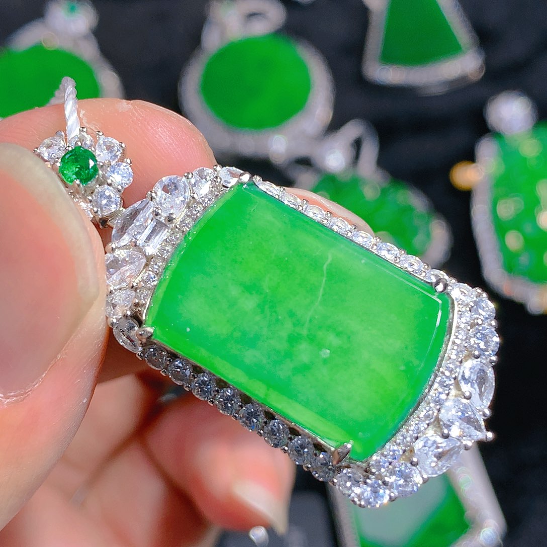 翡翠颈饰银S925镶嵌吊坠