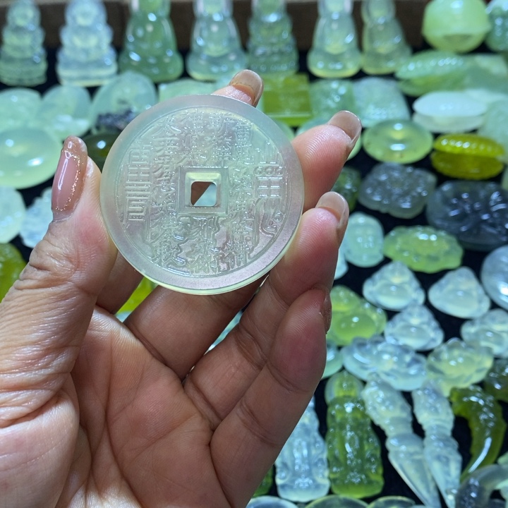 飞***天蛇纹石玉未镶嵌颈饰