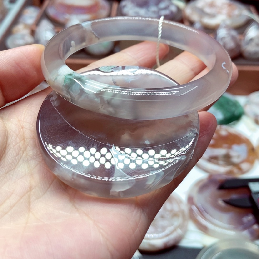 玛瑙/玉髓手镯未镶嵌难***@