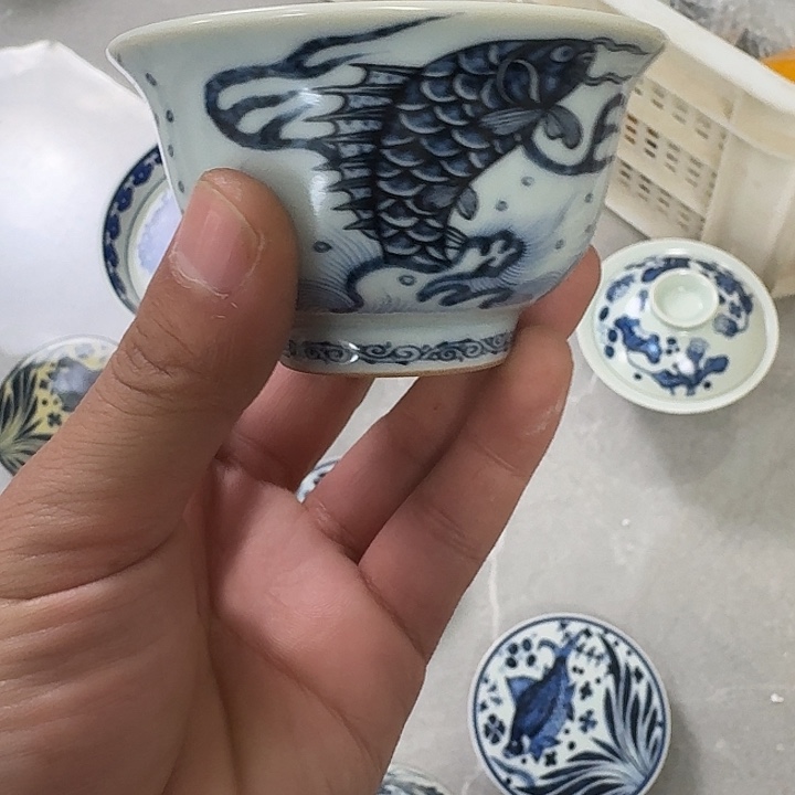 杯青花鱼化龙中号压手杯