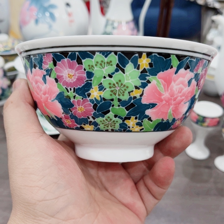 杯釉下五彩的瓷器和瓷器