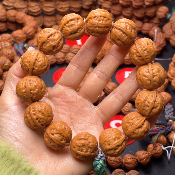 文玩核桃吊坠富甲一方