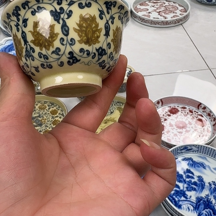 瓷片釉里金缠枝莲主人杯