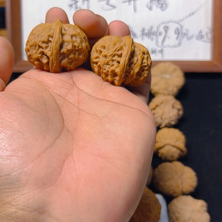 文玩核桃吊坠兴宫灯！