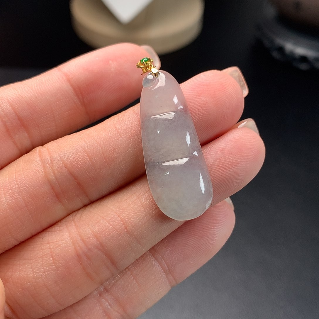 翡翠未镶嵌颈饰豆子