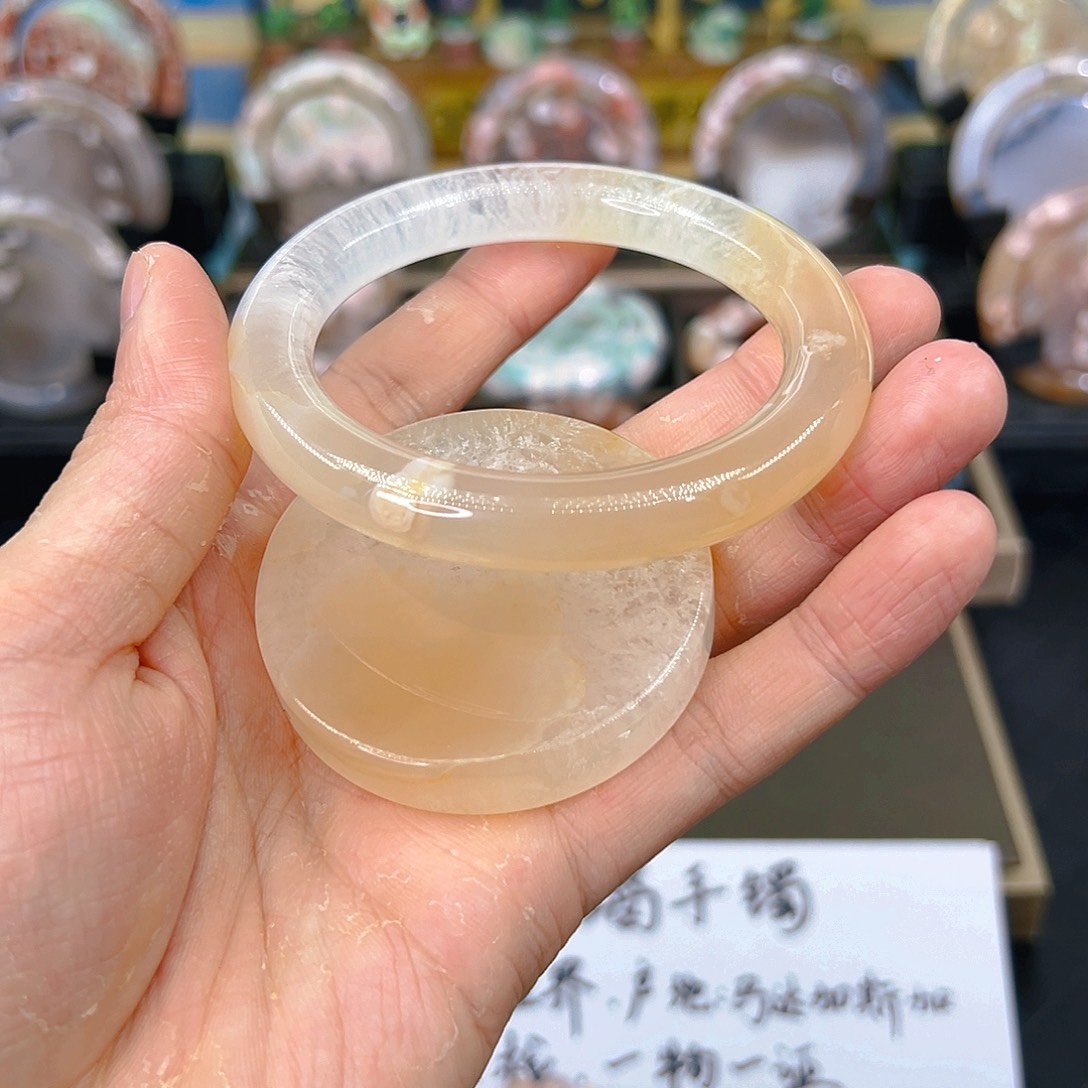 石英质玉手镯未镶嵌