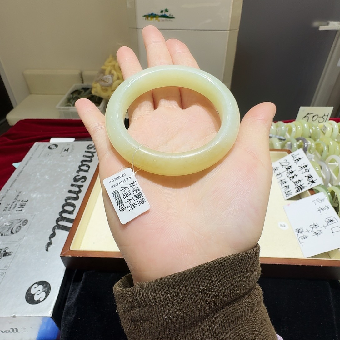 和田玉未镶嵌手镯673