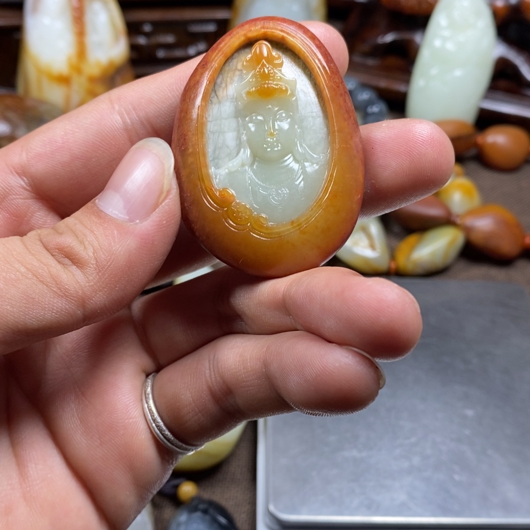 和田玉未镶嵌把件