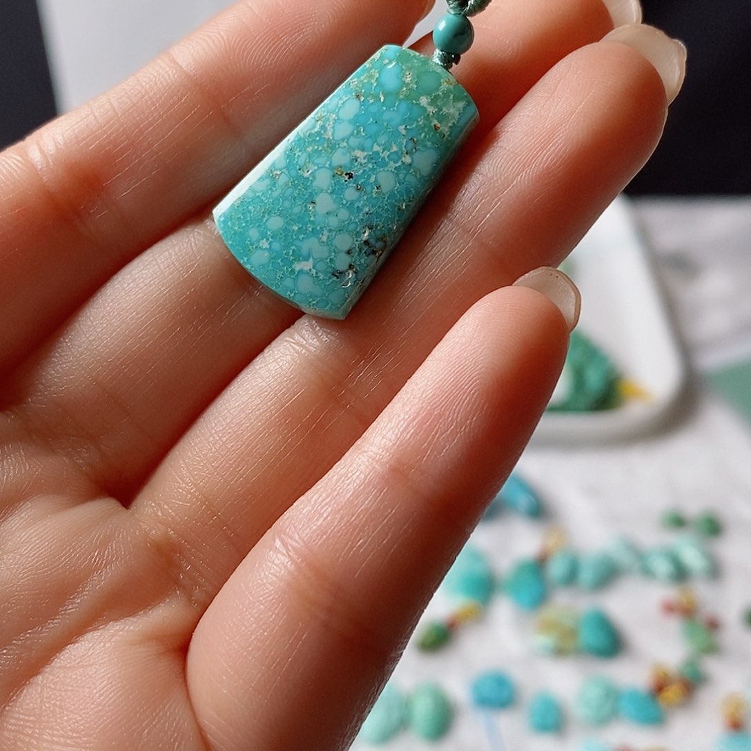 绿松石颈饰未镶嵌