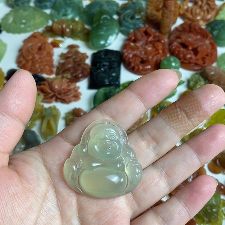蛇纹石玉颈饰未镶嵌