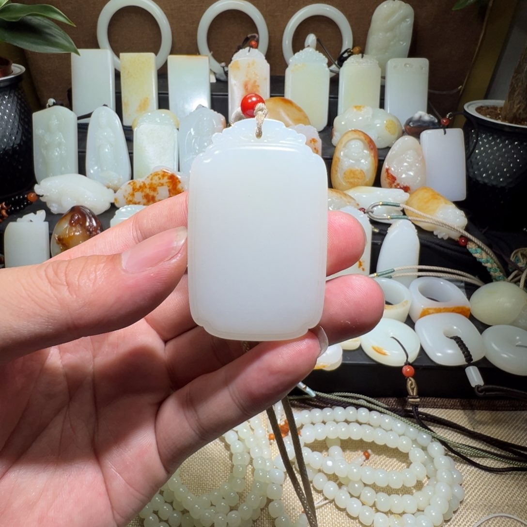 和田玉未镶嵌吊坠(不含链)云***糖