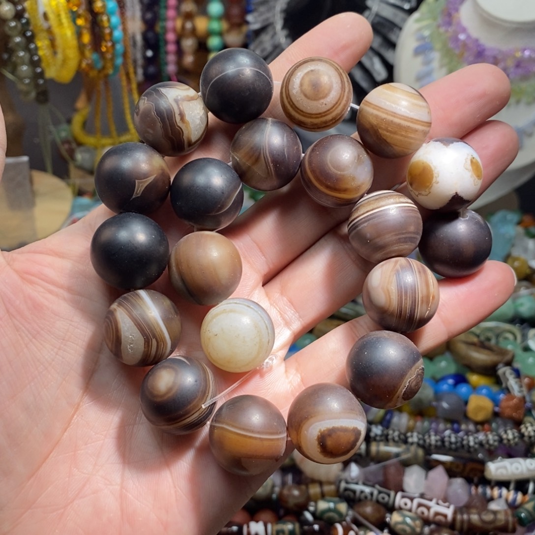 未镶嵌，带眼缠丝玛瑙20mm，石英质玉
