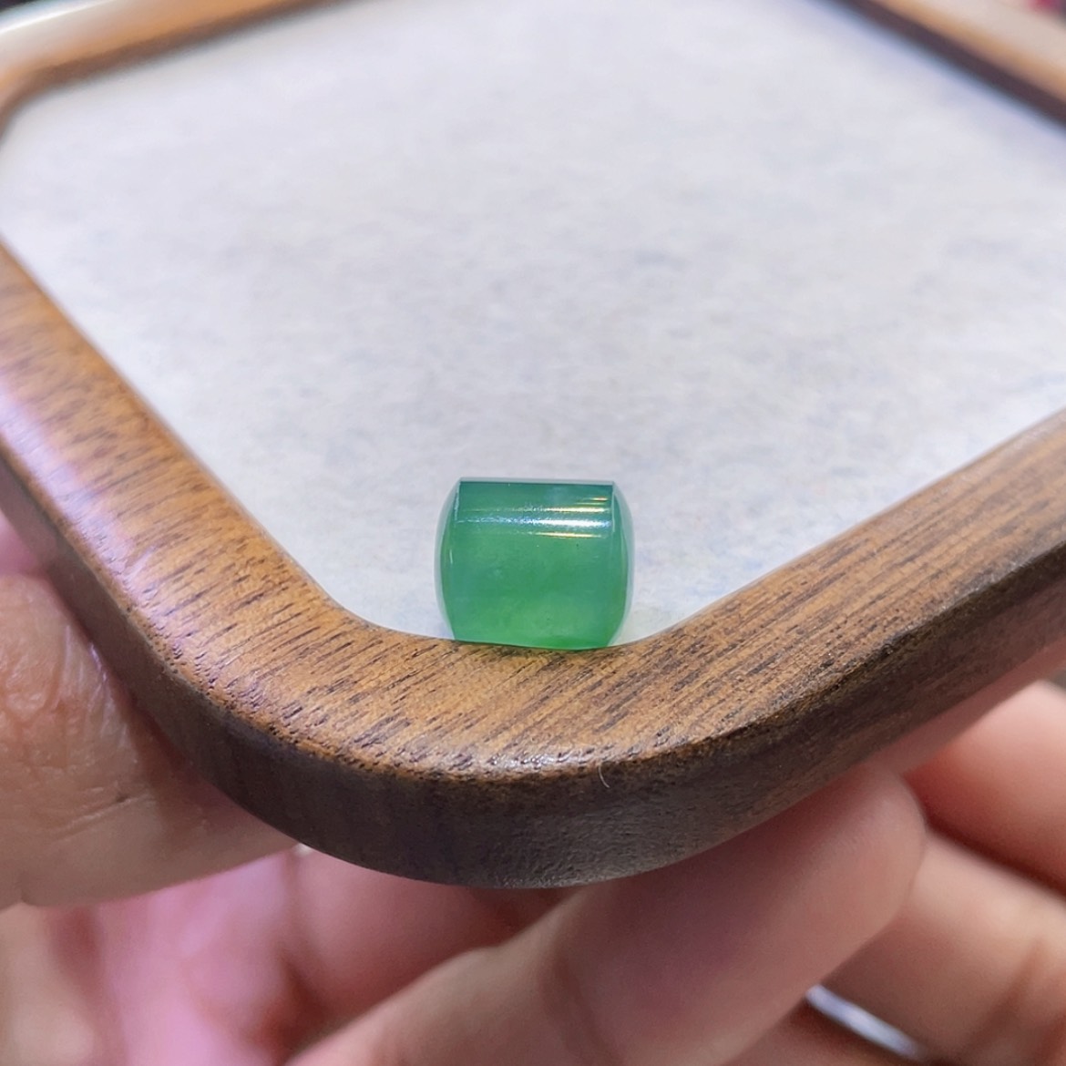 【闪购商品】翡翠颈饰未镶嵌湖水绿