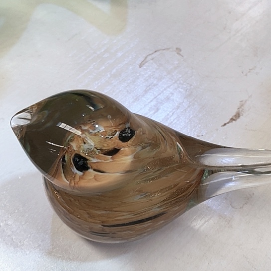 琉璃花瓶高7厘米宽9厘米