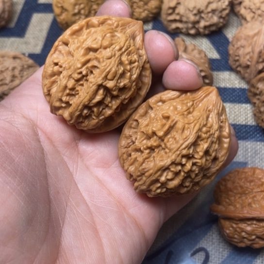 吊坠文玩核桃大孤石