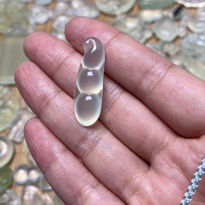 蛇纹石玉颈饰未镶嵌烟*