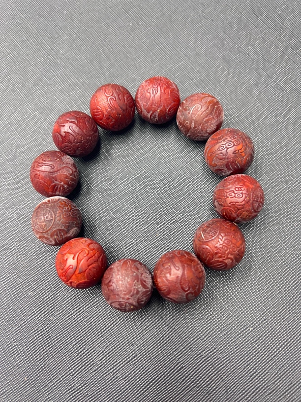 C07沉木圆珠雕刻手串