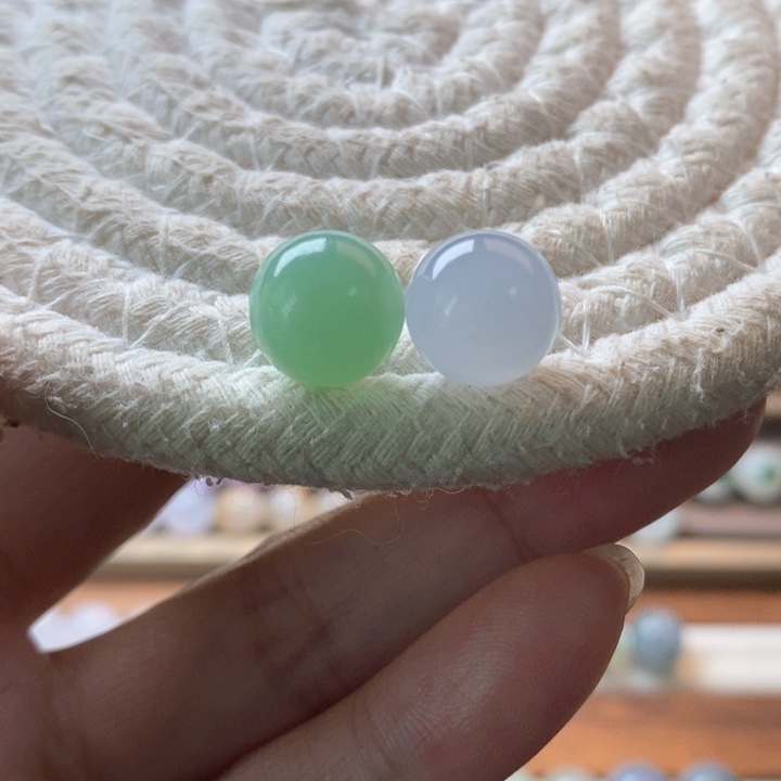 未镶嵌定制翡翠色珠二选一 卡11